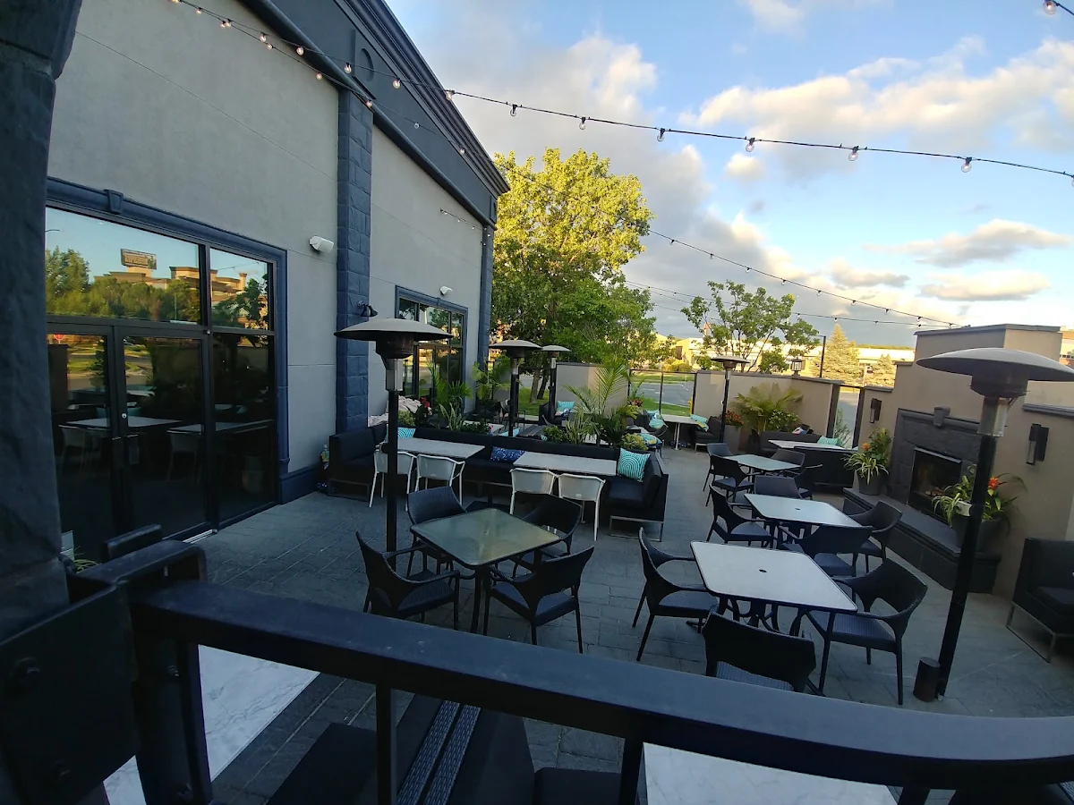 Vibe, Earls Kitchen + Bar
