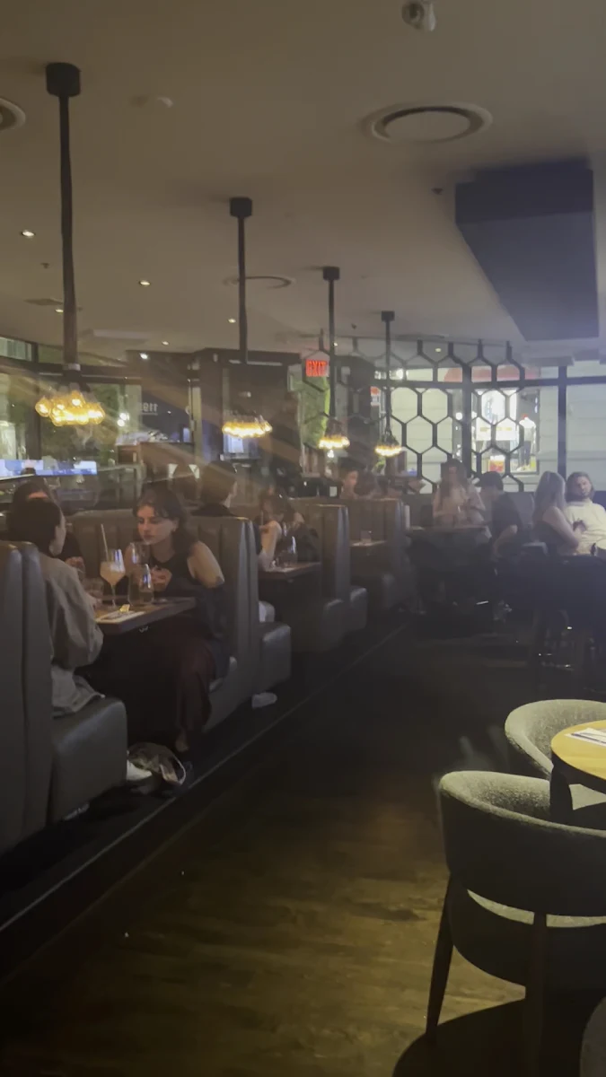 Vibe, Earls Kitchen + Bar