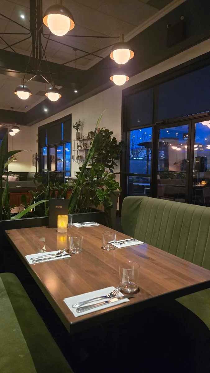 Vibe, Earls Kitchen + Bar