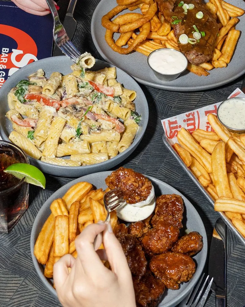 Food & drink, St. Louis Bar & Grill