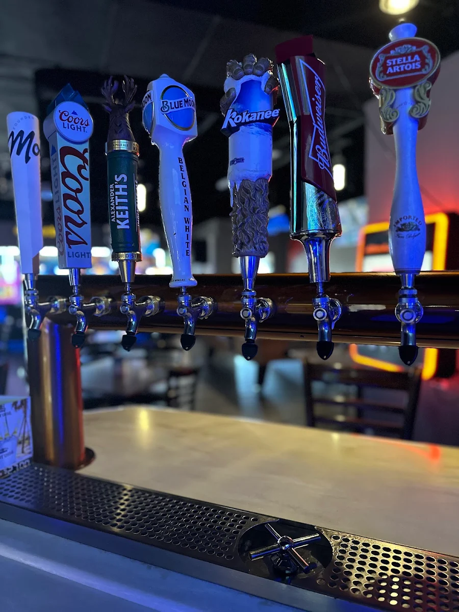 Food & drink, Coach’s Corner Sports Bar & Grill