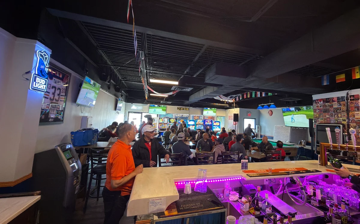 Vibe, Coach’s Corner Sports Bar & Grill