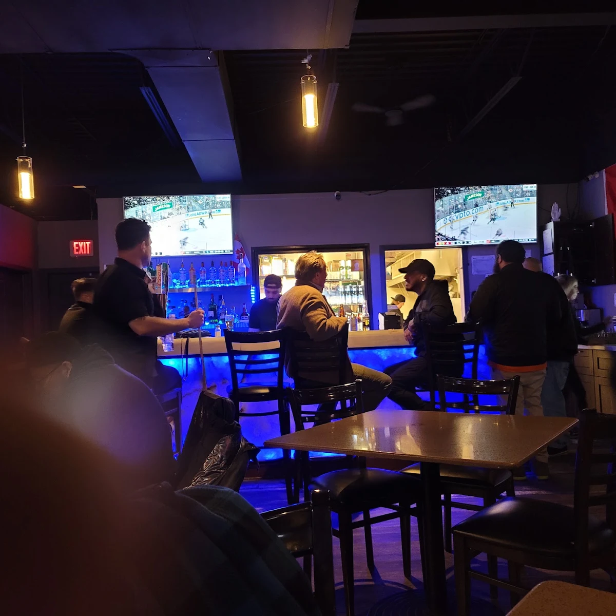 Vibe, Coach’s Corner Sports Bar & Grill