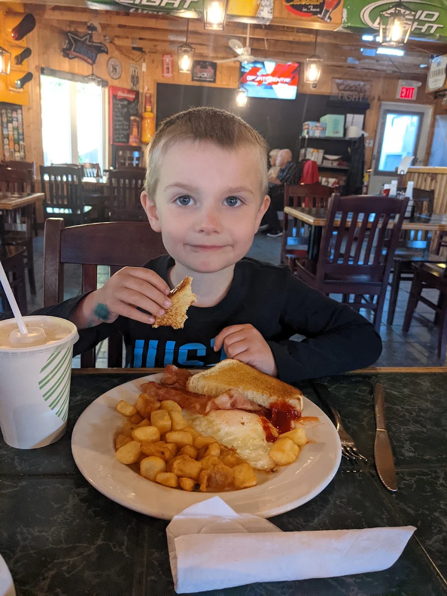 Food & drink, Louie's Pizza & Pasta