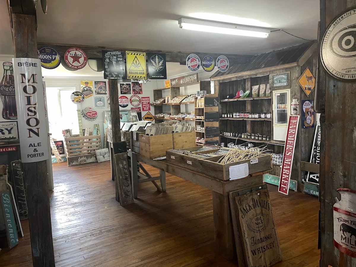 Vibe, Casse-croûte Bar Laitier , Route 138/Confiserie Charlevoix