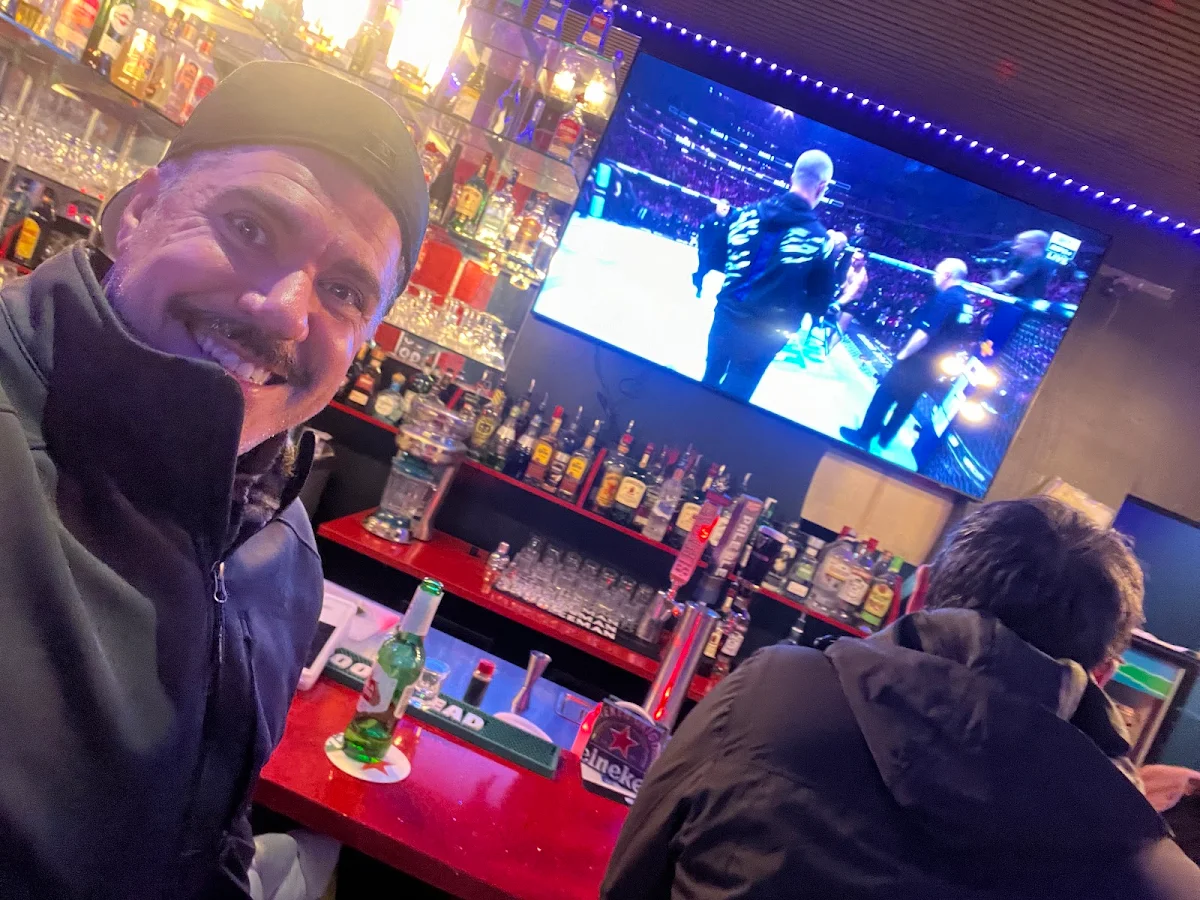 Vibe, Crystal Sports Bar & Grill