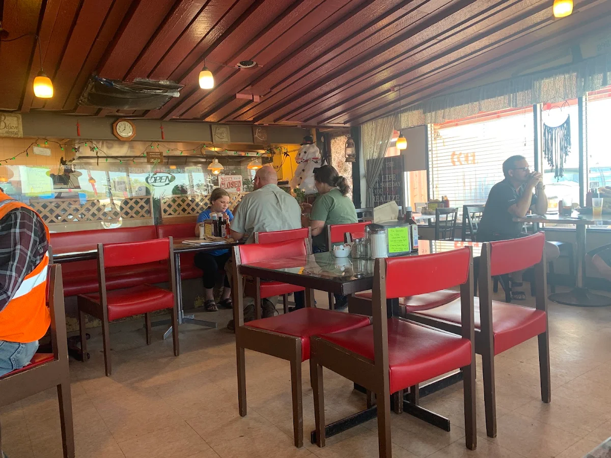 Vibe, R & S Family Restaurant