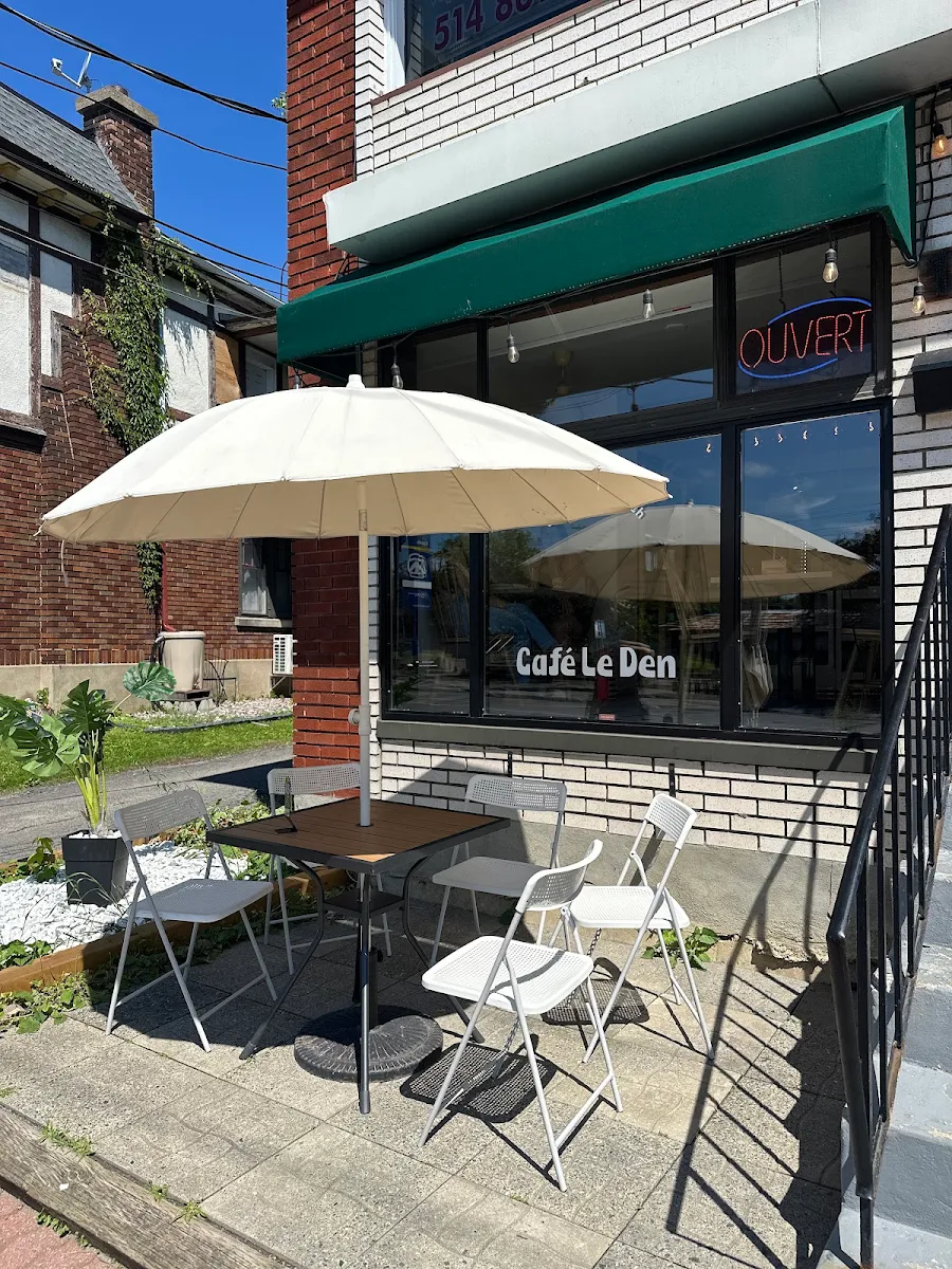 Cafe Le Den cover