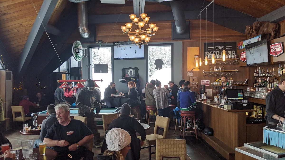 Vibe, Molly Hogan's Bar & Grill