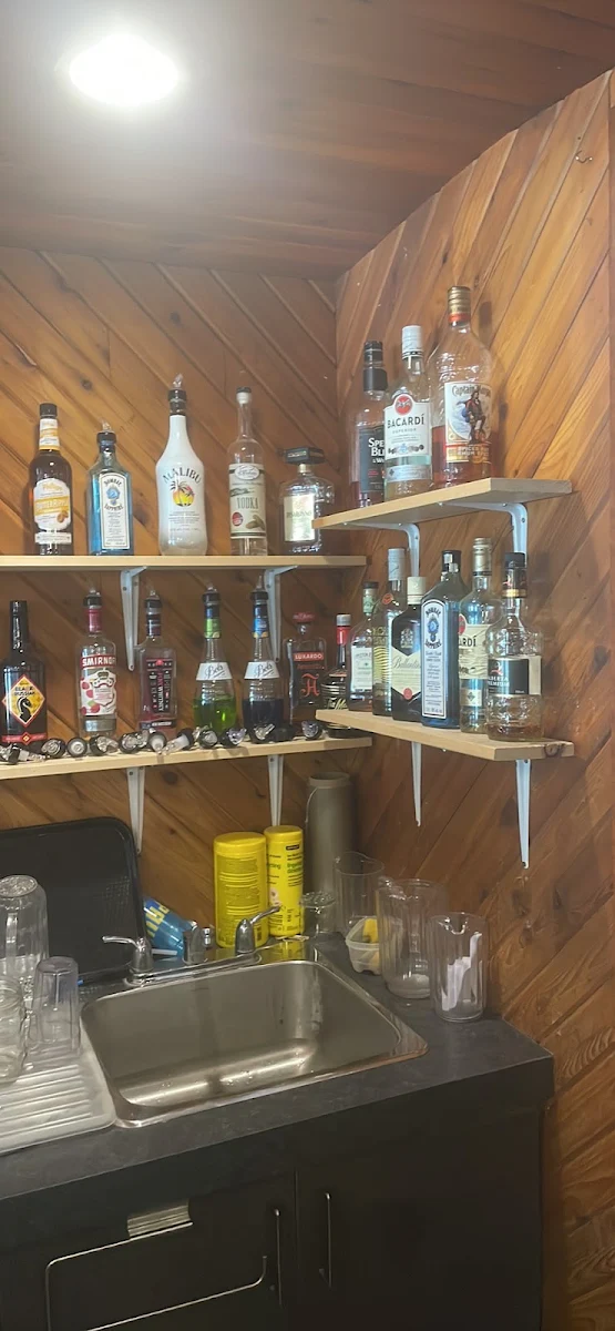 Vibe, One Stop Inn Bar & Grill