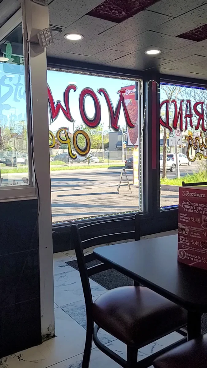 Vibe, 3 Brothers Shawarma & Poutine