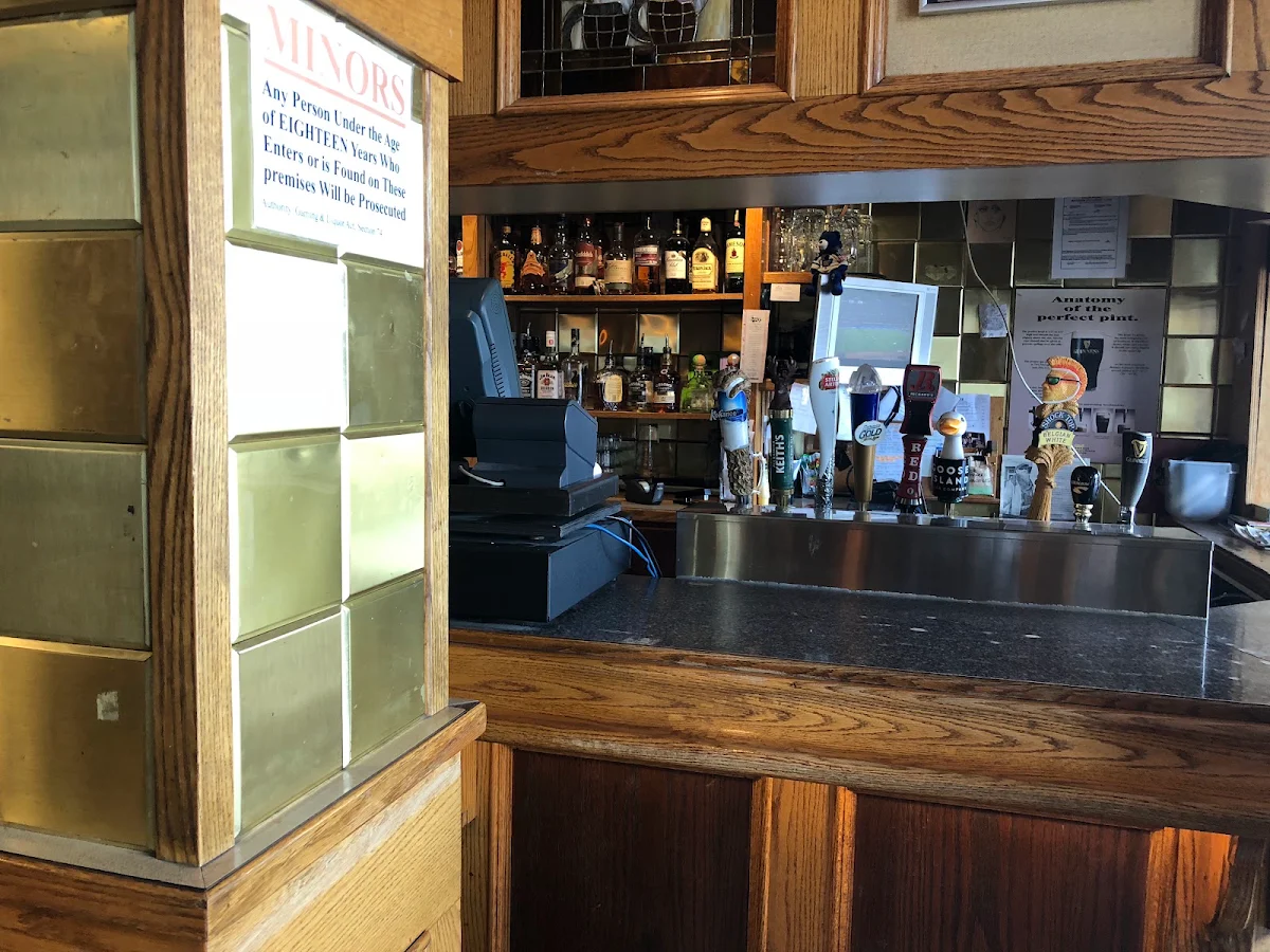 Vibe, De'd Dog Bar & Grill