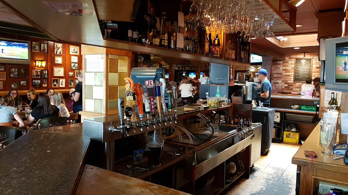 Vibe, De'd Dog Bar & Grill