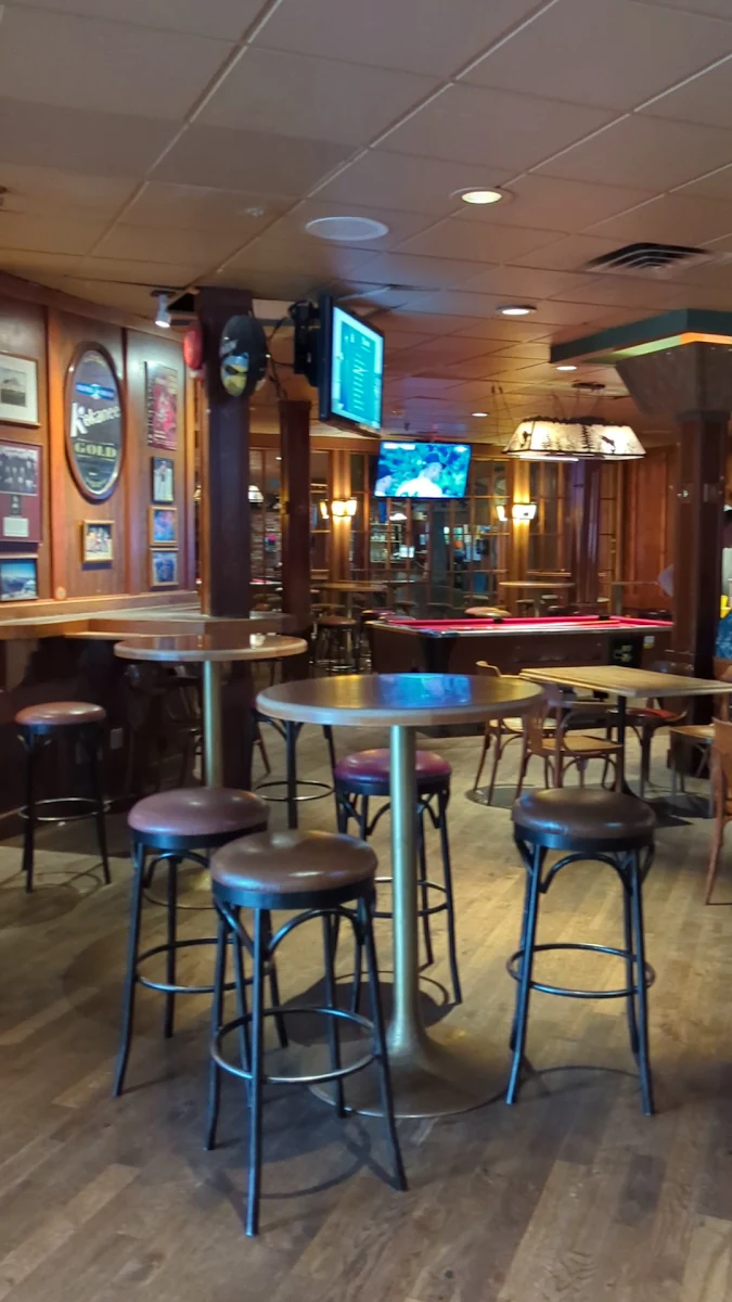 Vibe, De'd Dog Bar & Grill