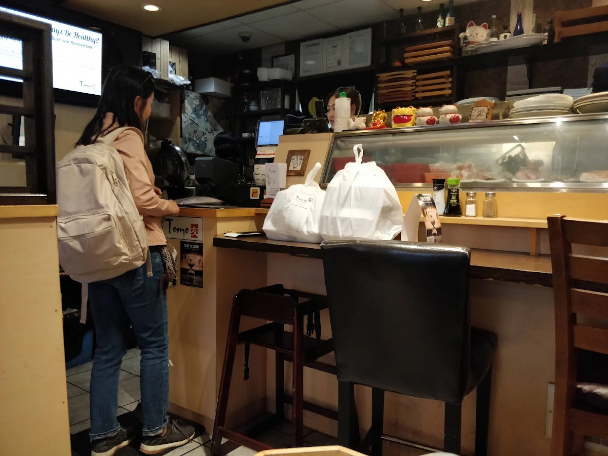 Vibe, Tomo Sushi