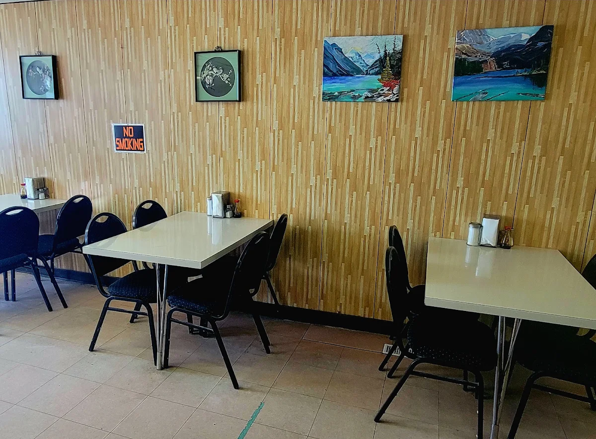Vibe, Wayne's Cafe