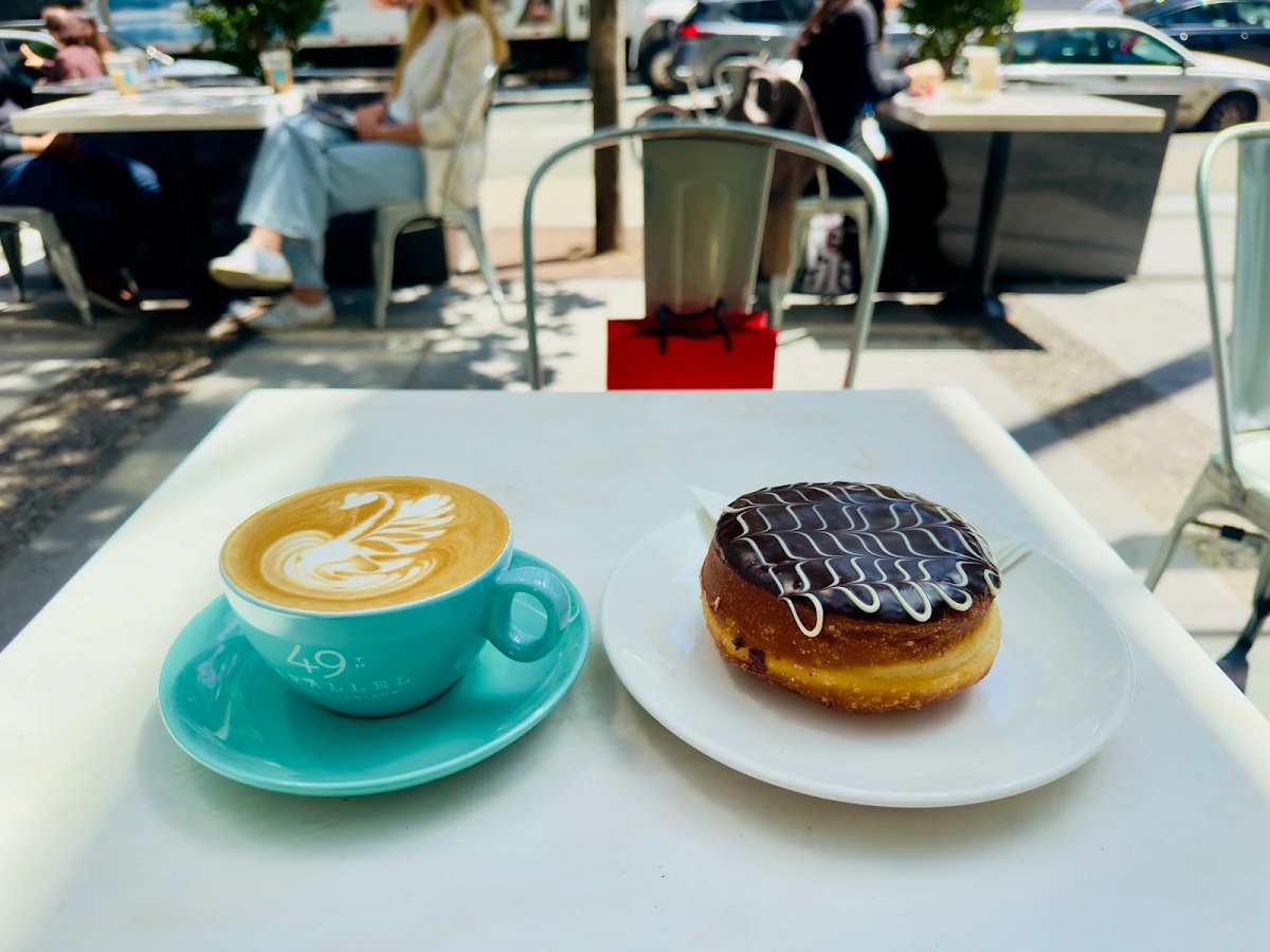 Food & drink, 49th Parallel Café & Lucky's Doughnuts - Thurlow