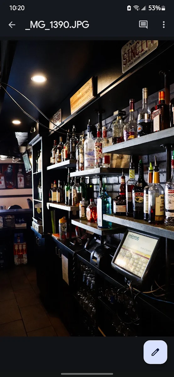 Vibe, Murph's Pub & Grill