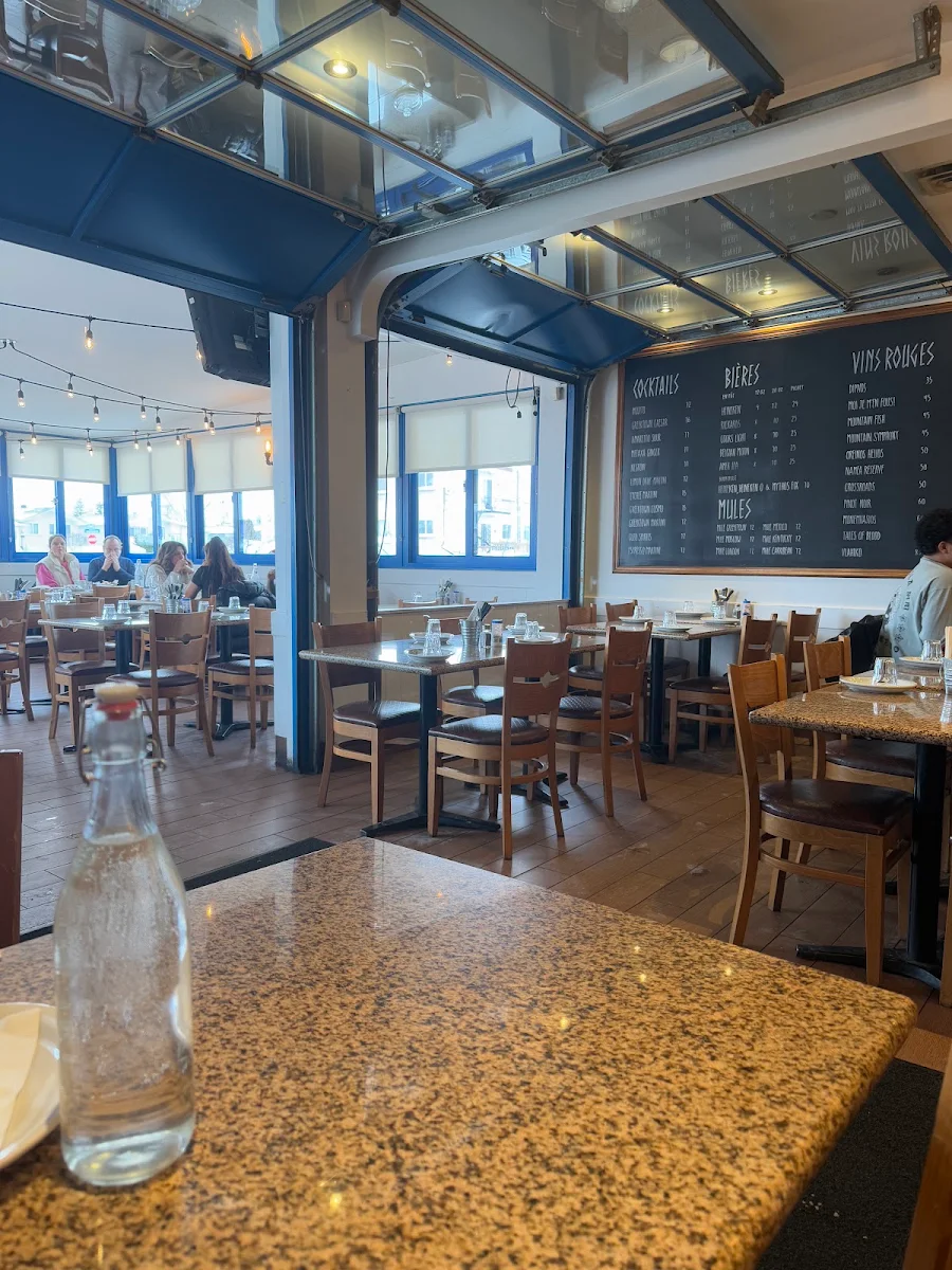 Vibe, Greektown Grill