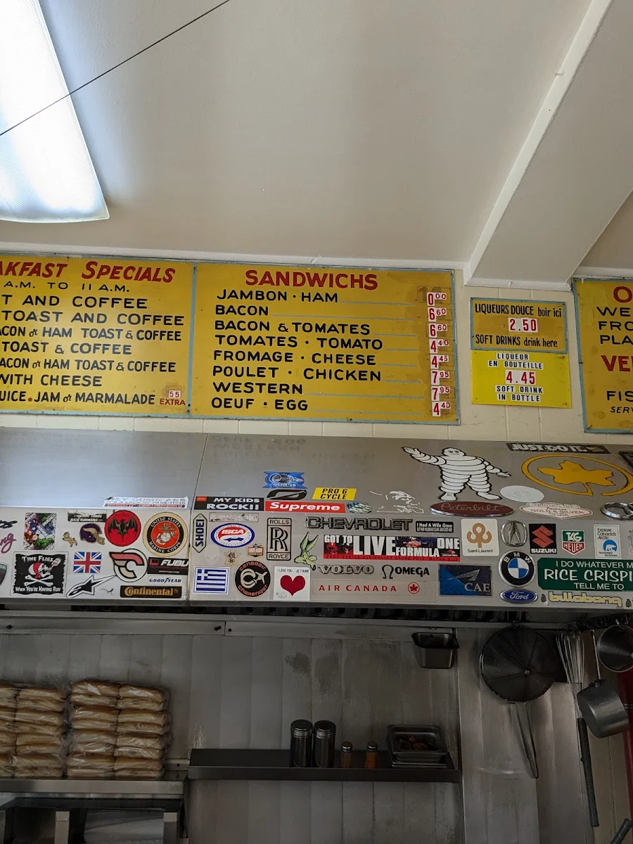 Menu, Décarie Hot Dogs