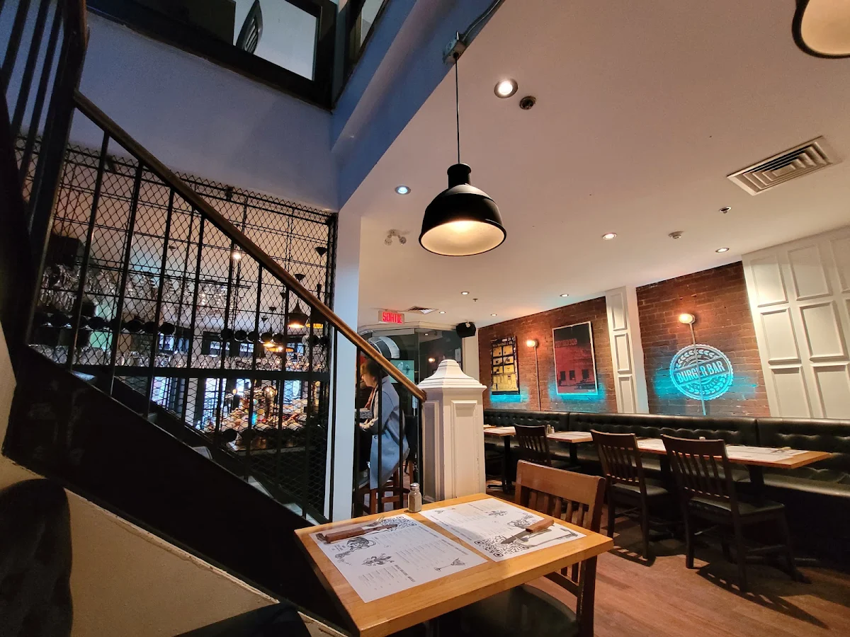 Vibe, Burger Bar Crescent