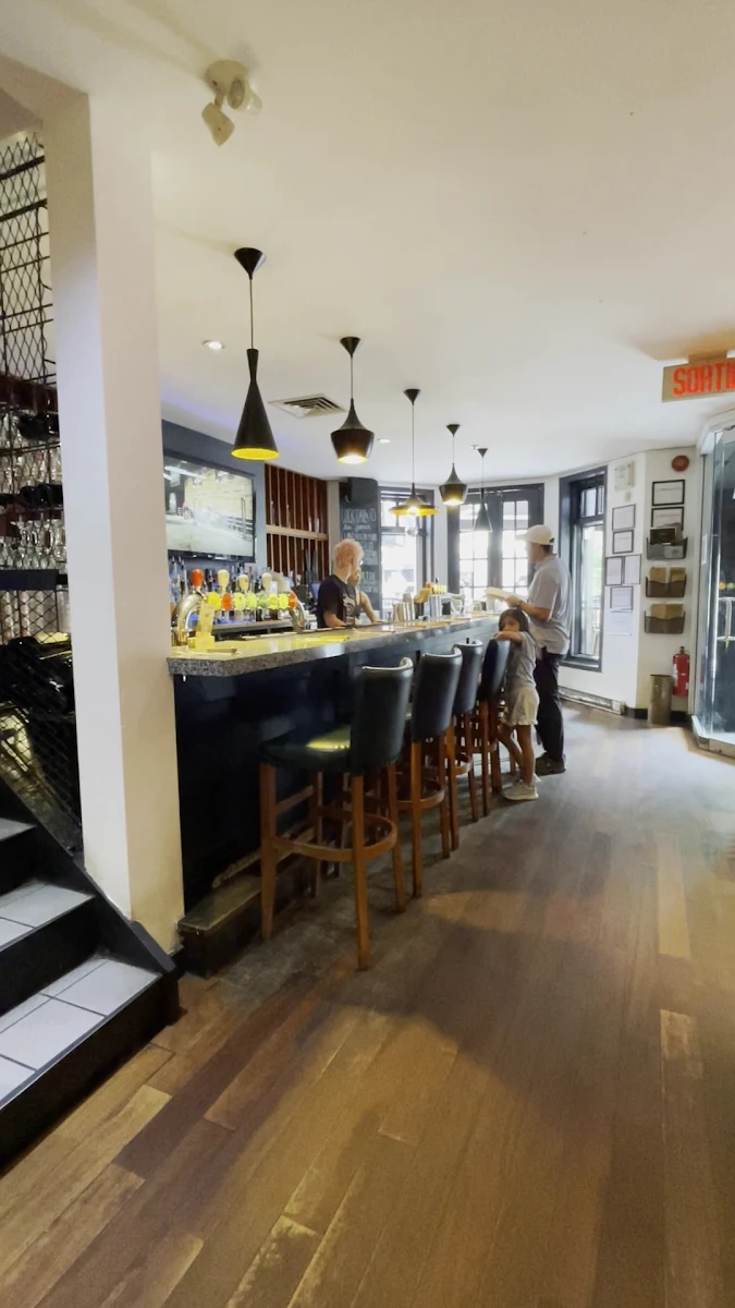 Vibe, Burger Bar Crescent