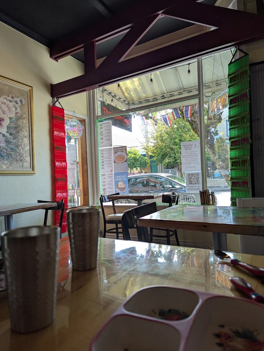 Vibe, Thai LumLum Restaurant