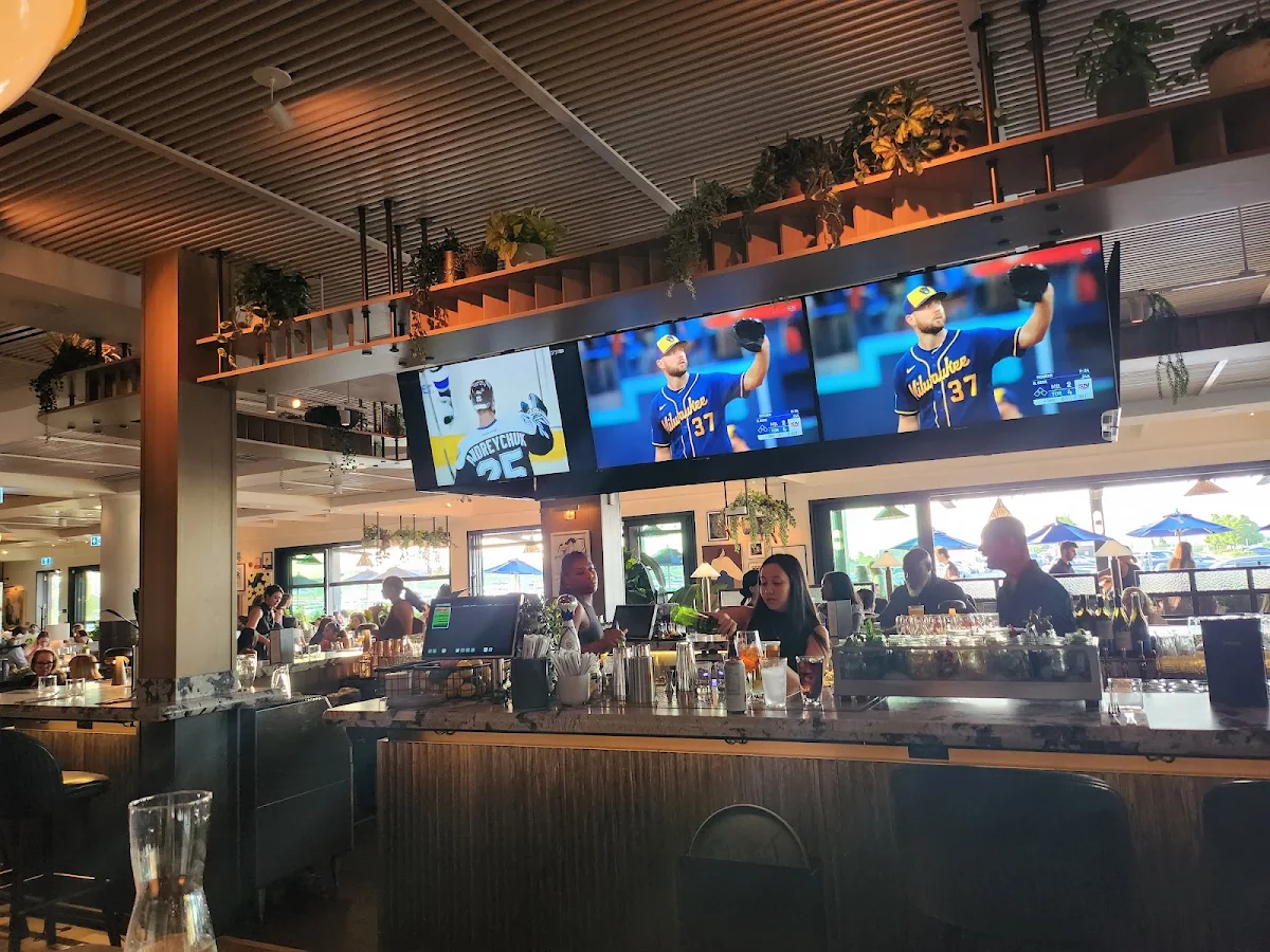 Vibe, Earls Kitchen + Bar