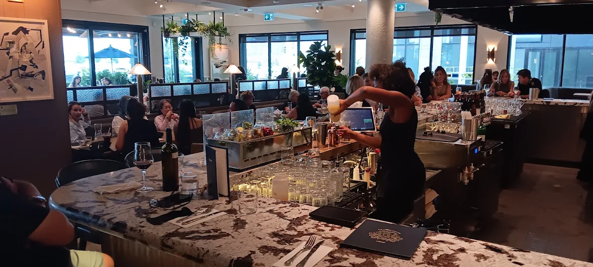 Vibe, Earls Kitchen + Bar