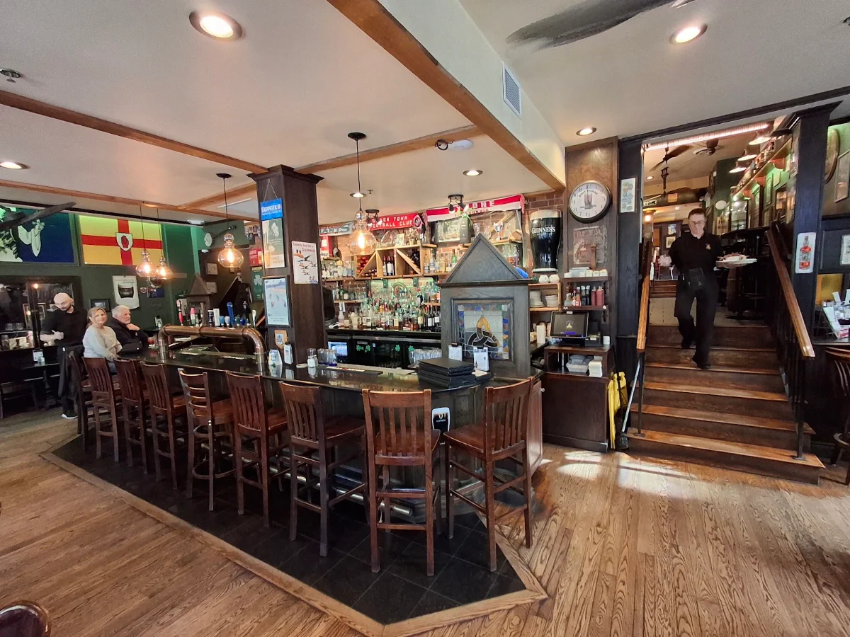Vibe, The Old Triangle Irish Alehouse