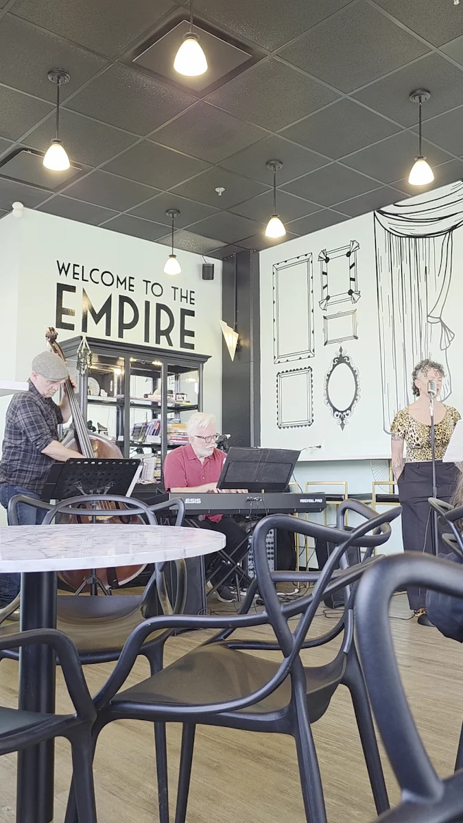 Vibe, Empire Crepe