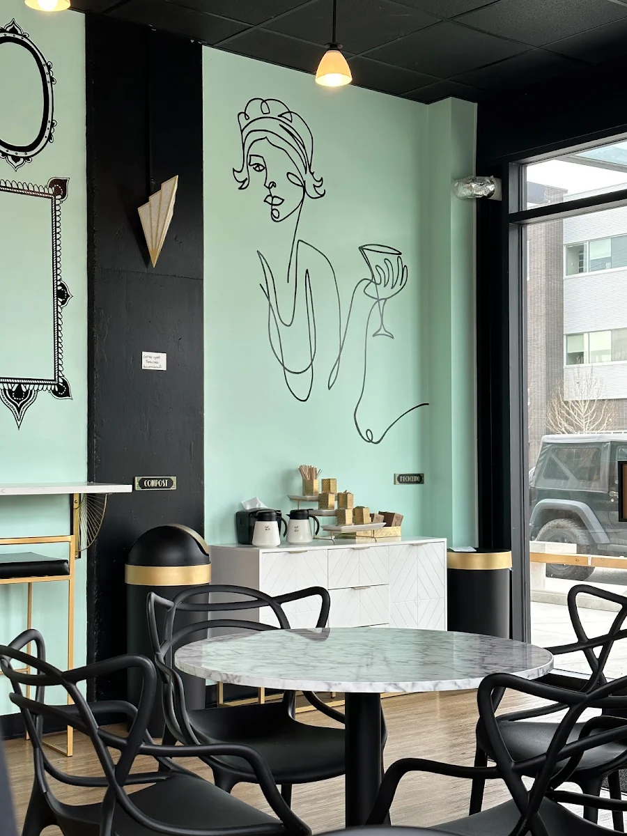 Vibe, Empire Crepe