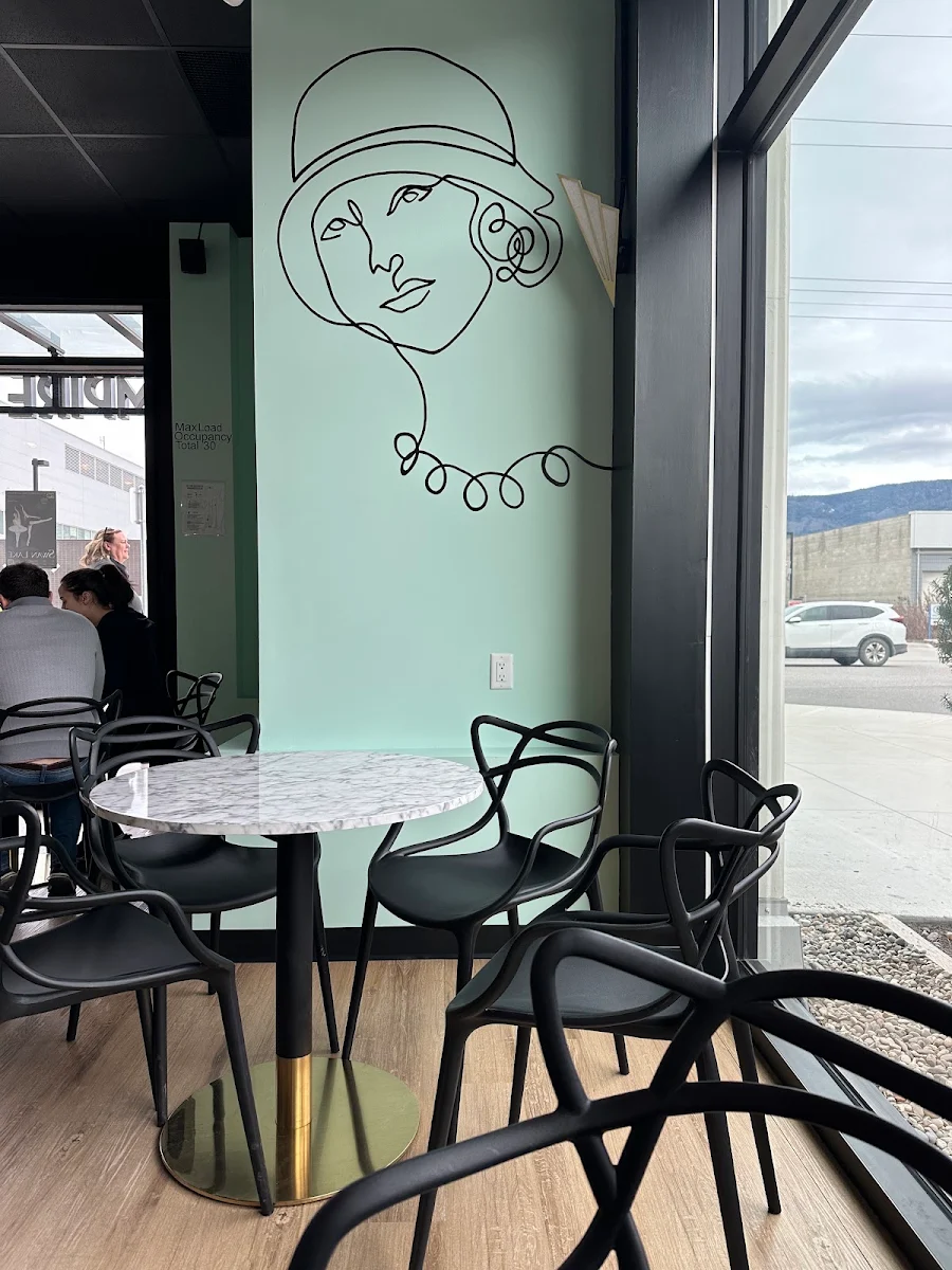 Vibe, Empire Crepe