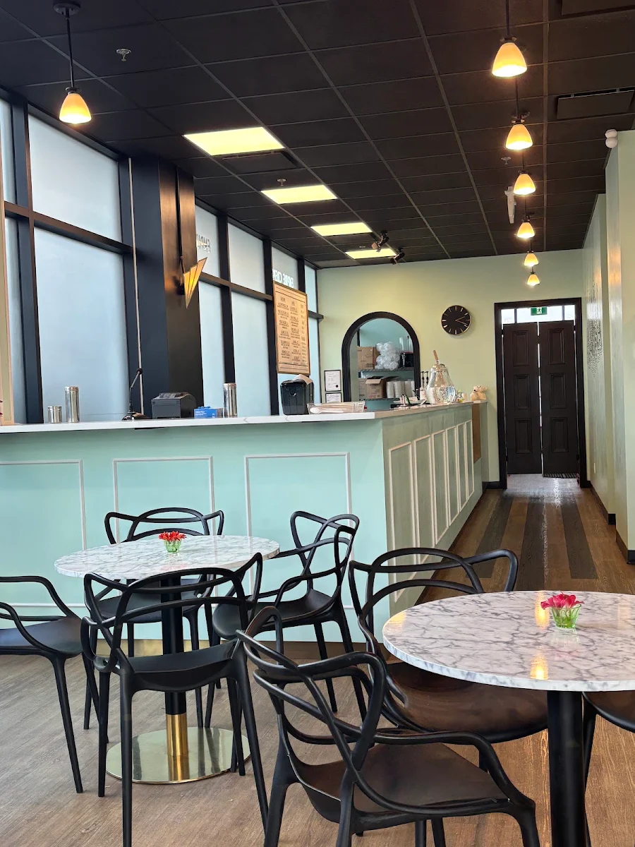 Vibe, Empire Crepe