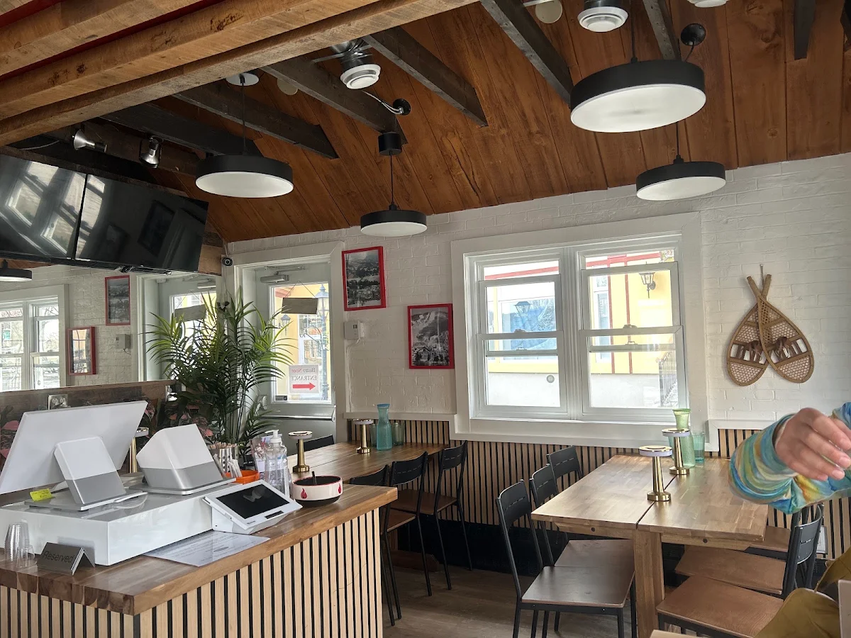 Vibe, Noor Bistro Indian Punjabi Cuisine