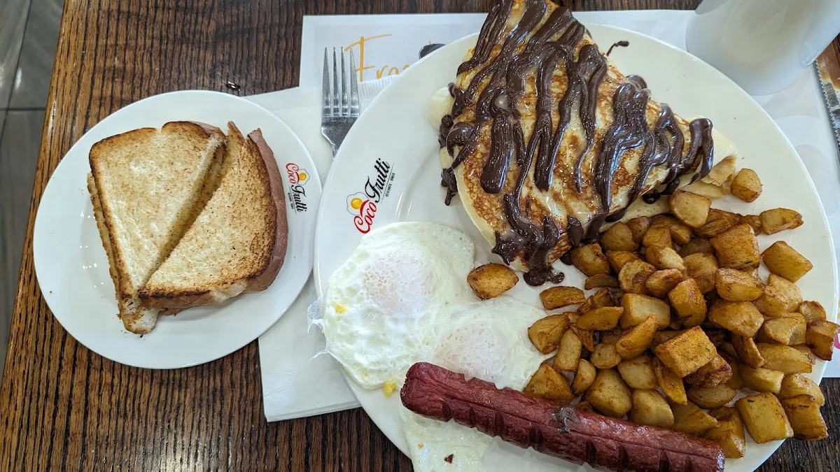 Oeufs Crèpe Chocolat Banane Saucisse de Boeuf Et Patates