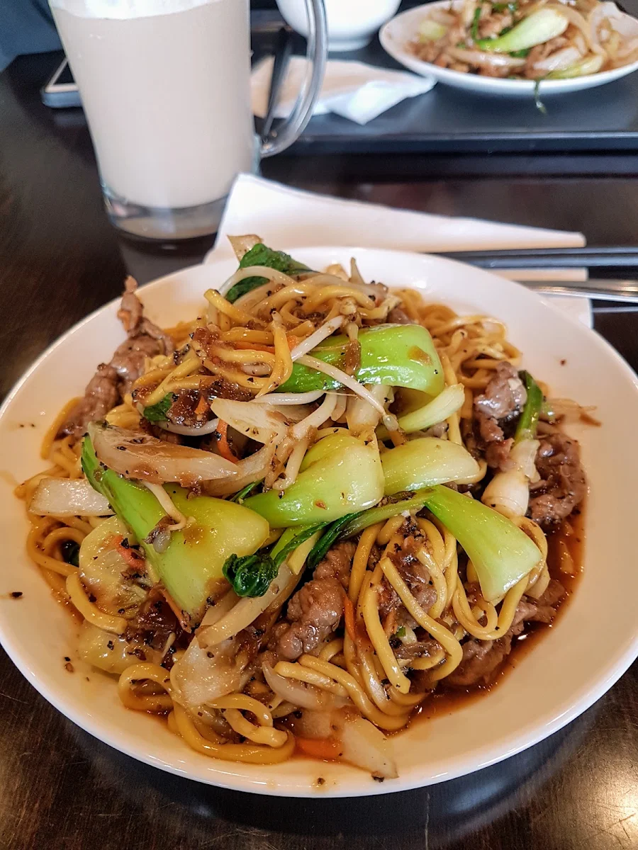 Black Pepper Beef Stir-Fried Noodles