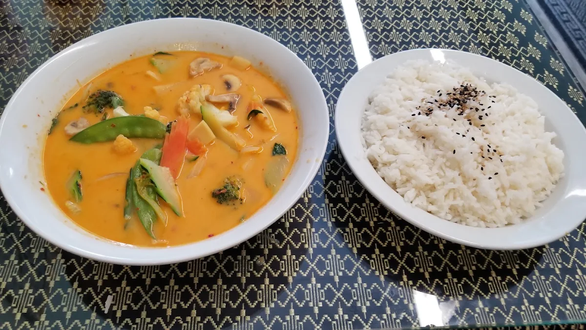 Salmon Pad Khing
