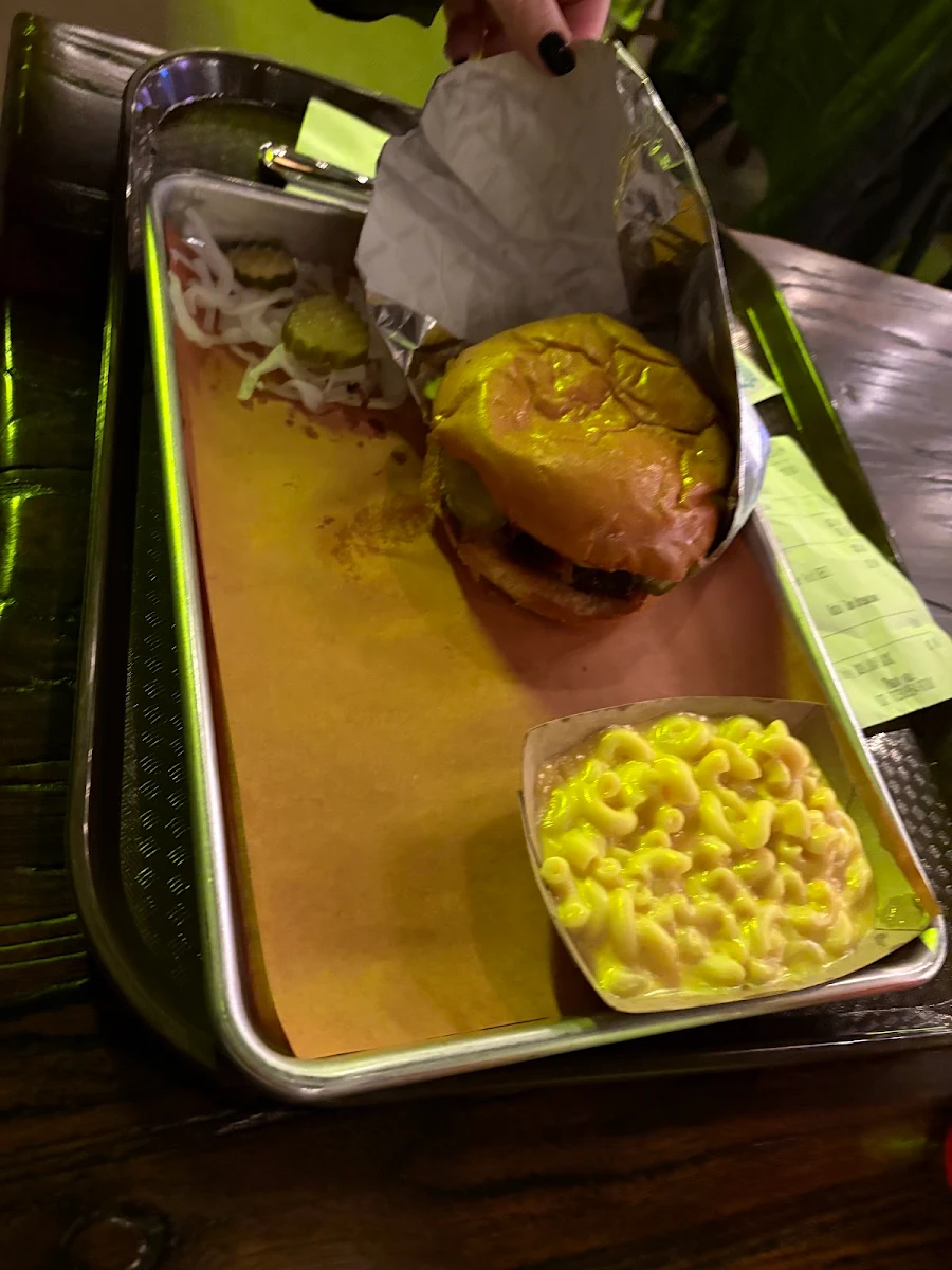 Brisket Sandwich with Mac N Cheese