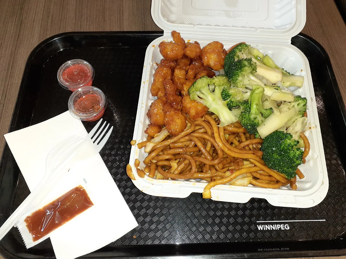 Fried Noodles with Fried Shrimp N Mango Chicken