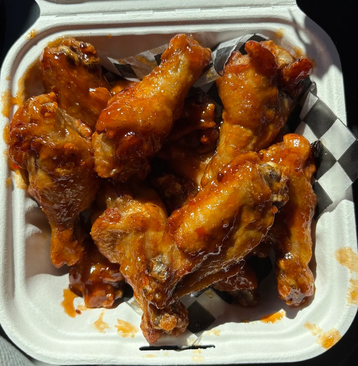Wings with Hot Sauce and Honey Garlic