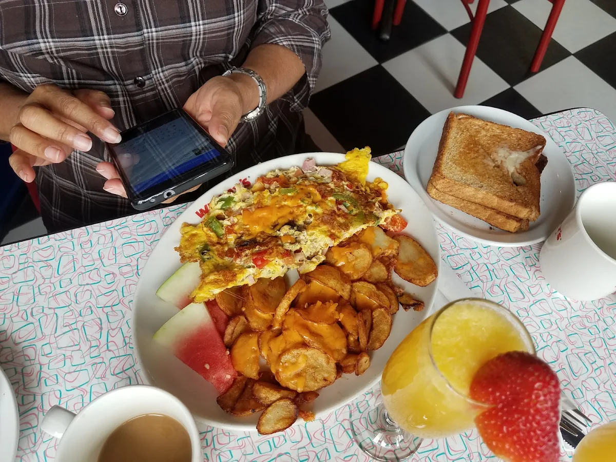 Wimpy's Omlette Side of Home Fries with Cheese