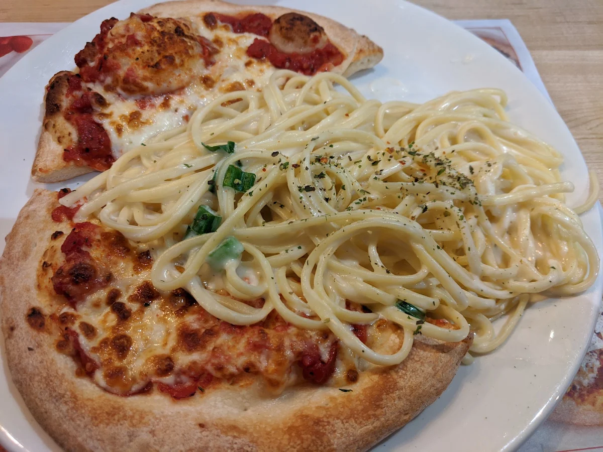 Pizza Napolitana Et Linguini Alfredo