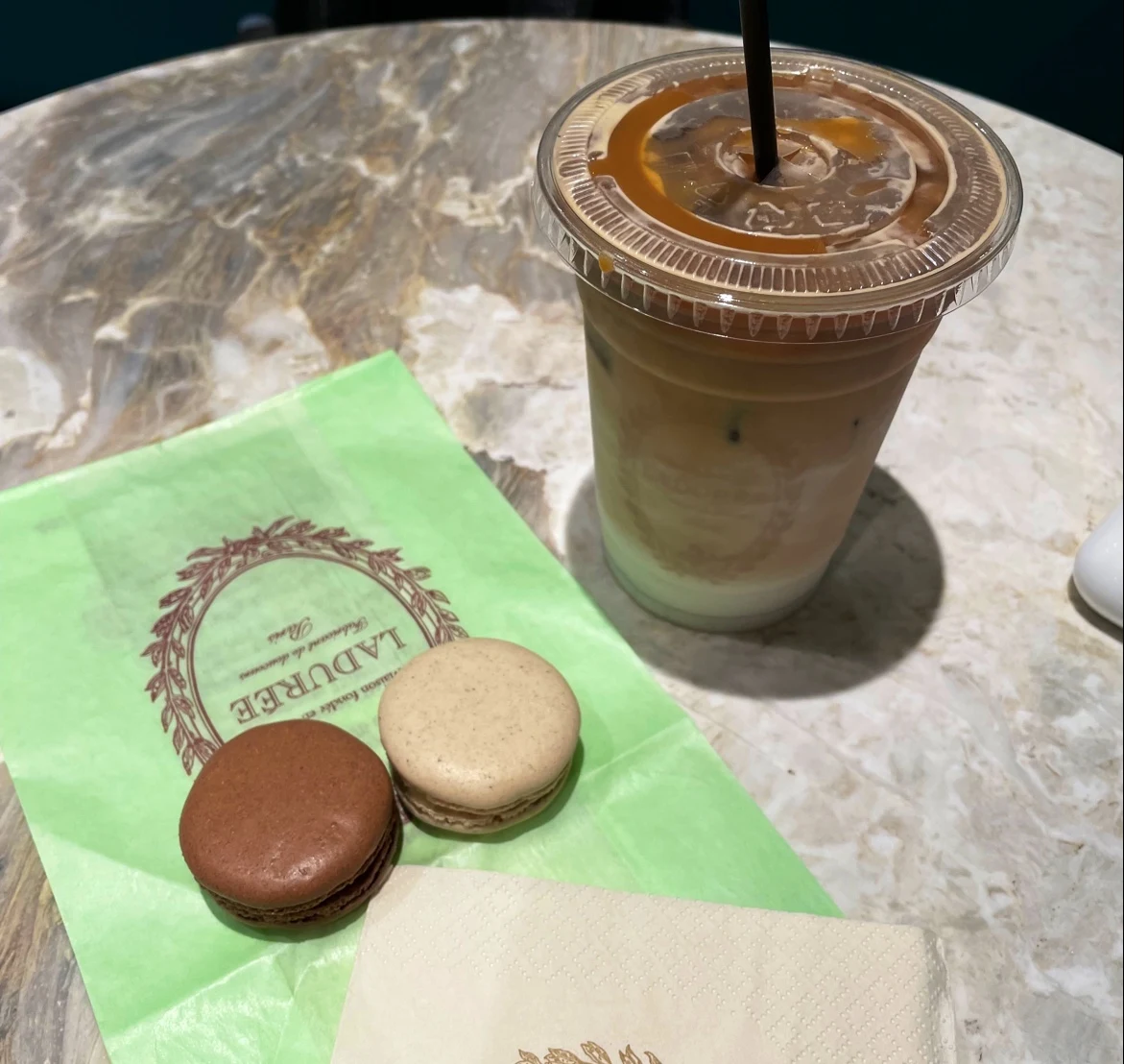 Chocolate and Vanilla Macaron