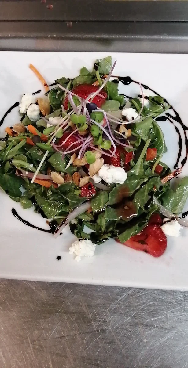 Salade de Chèvre Aux Fraises Et Basilic