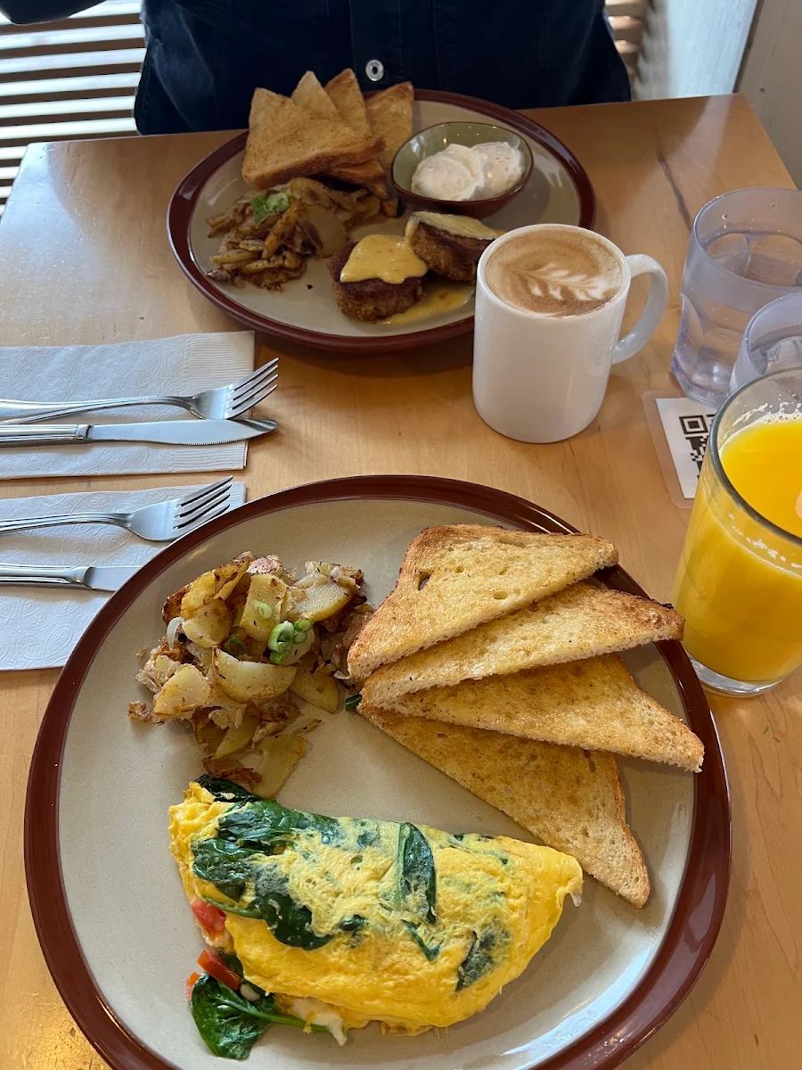 Highlights, Full Circle Cafe