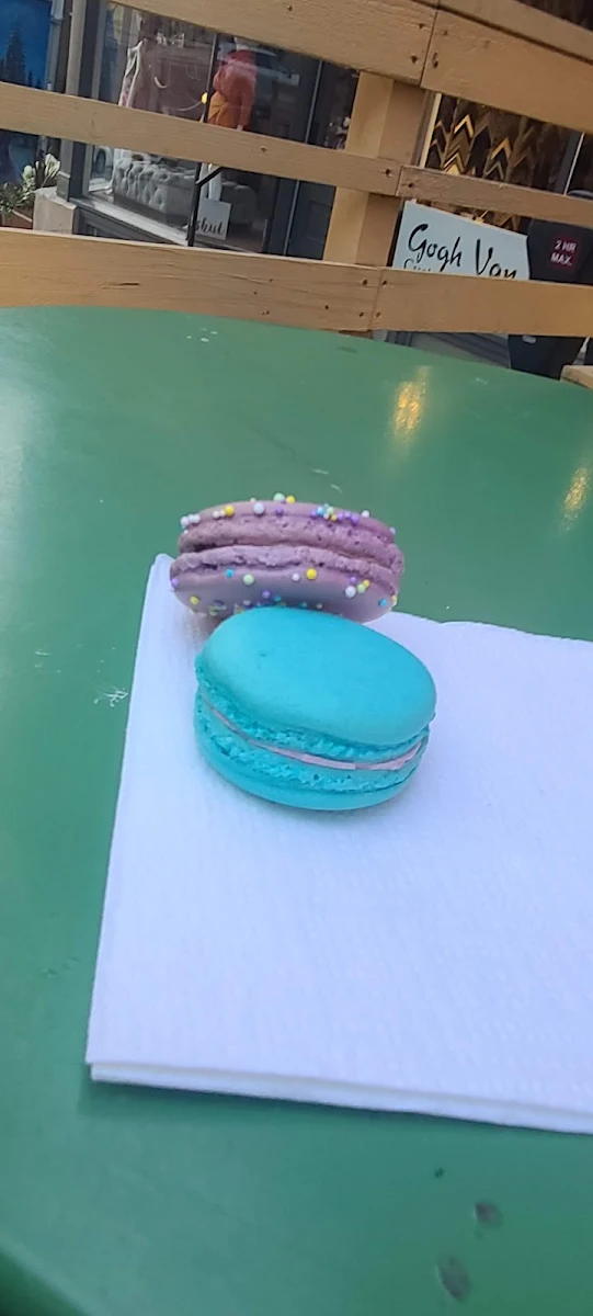 Birthday Cake Macaroon