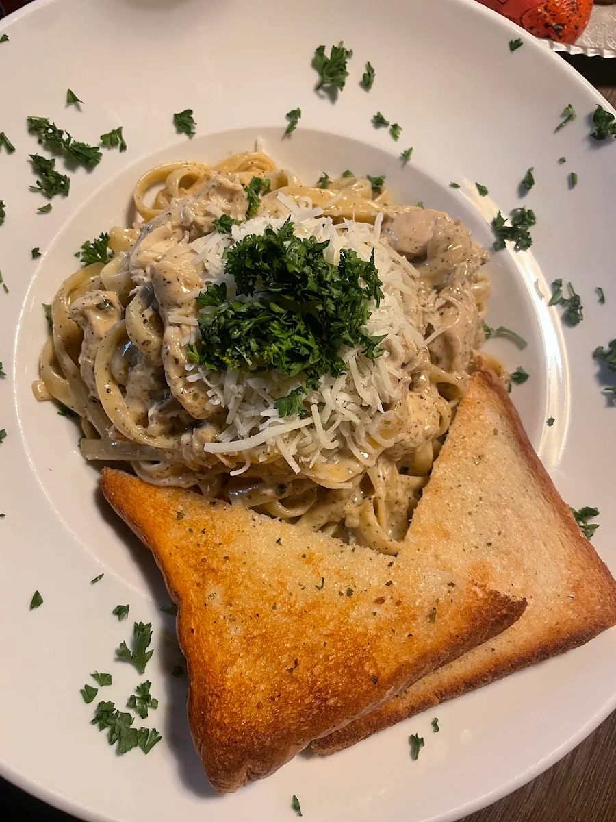 Chiken Fettuccine Alfredo Pasta