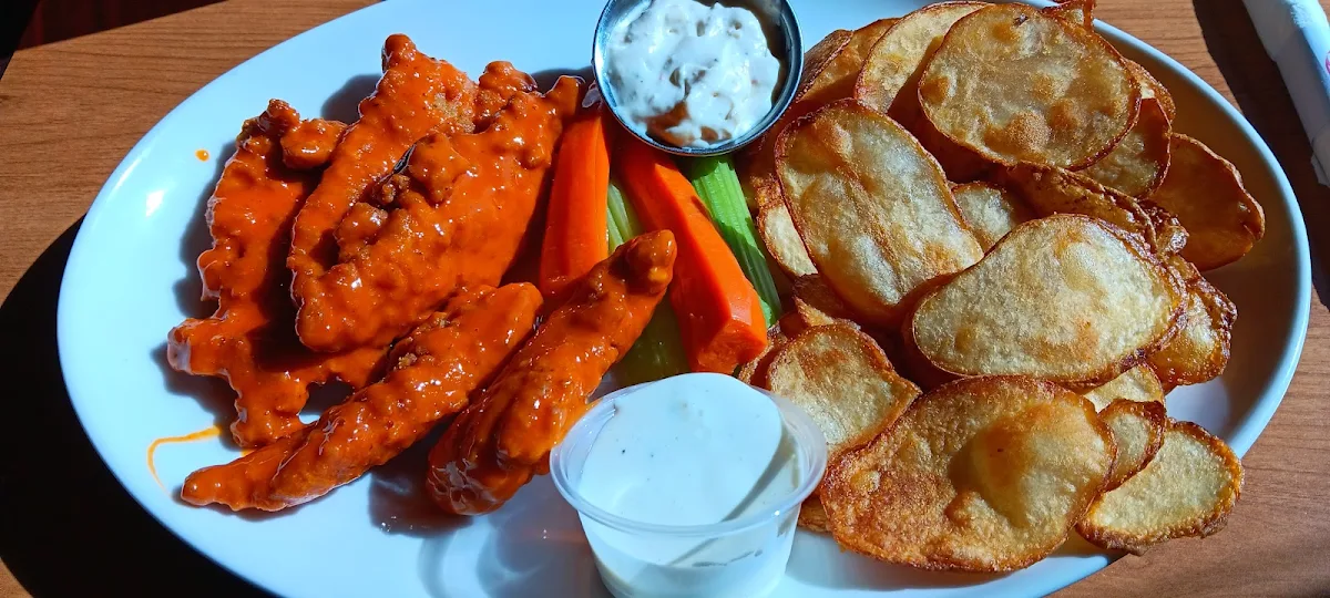 Buffalo Chicken Strips with Cactus Cut Chips