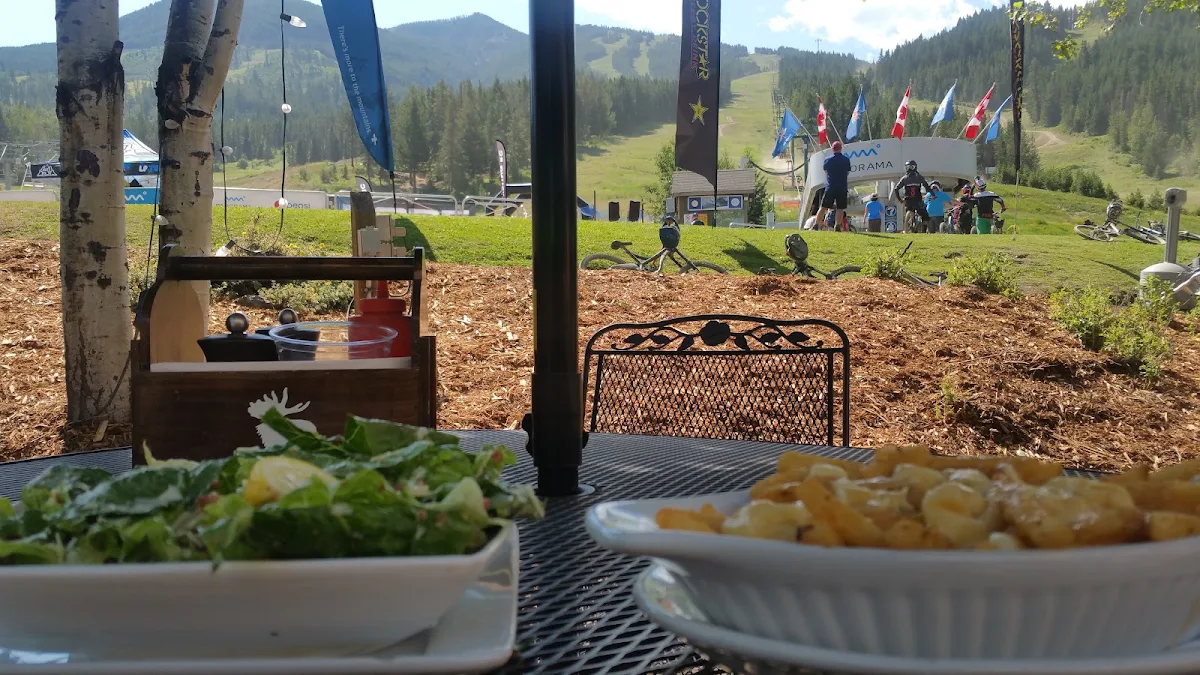 Poutine, T-Bar & Grill